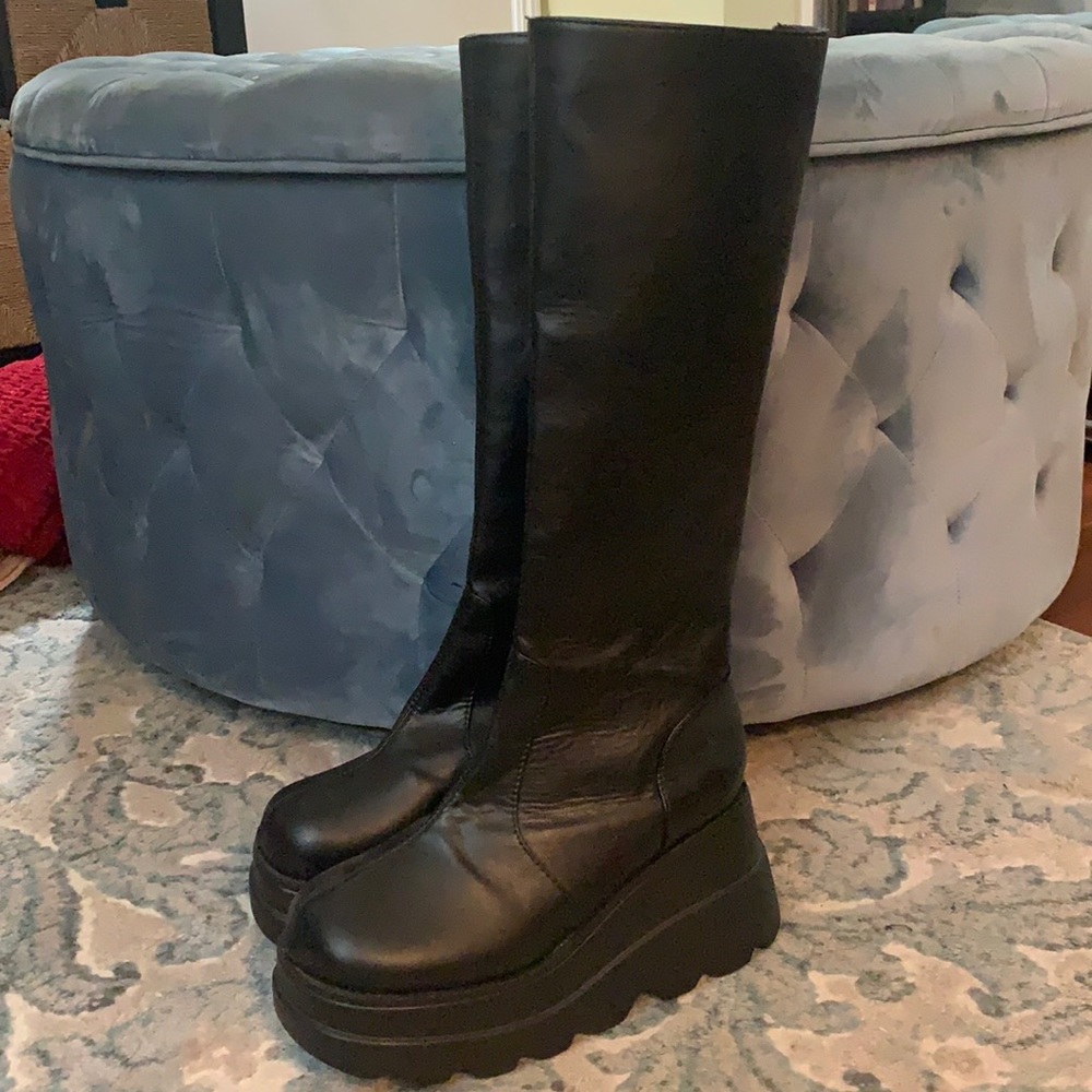 Black pleather chunky / platform, mid-calf boots